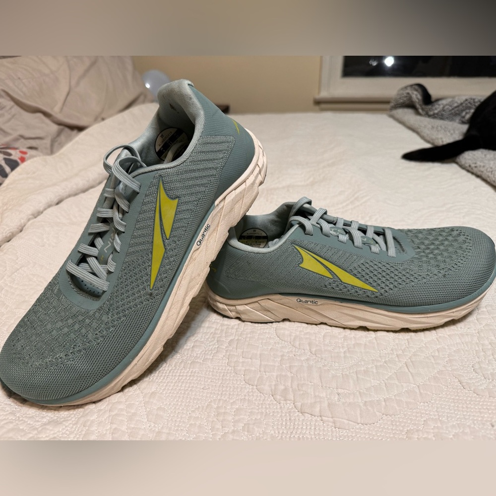 Altra Torin 4.5, Women’s 11, Sage color. Close to new.
